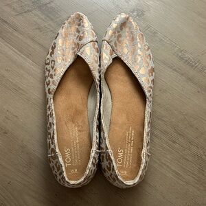 Tom’s chetah flats